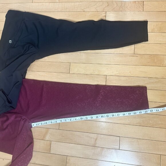 Set of TWO GAP FIT Eclipse Leggings Pants Size Medium Maroon Stars Back - Picture 9 of 10
